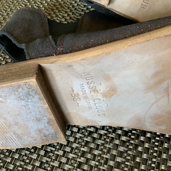 Musse & Cloud Bronze Leather Ciara
Sandal - Picture 12 of 14